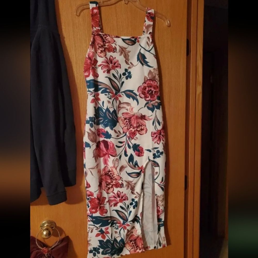 Vibrant floral dress sz small - Picture 4 of 9